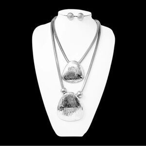 Elegant Silver Necklace and Earring Set